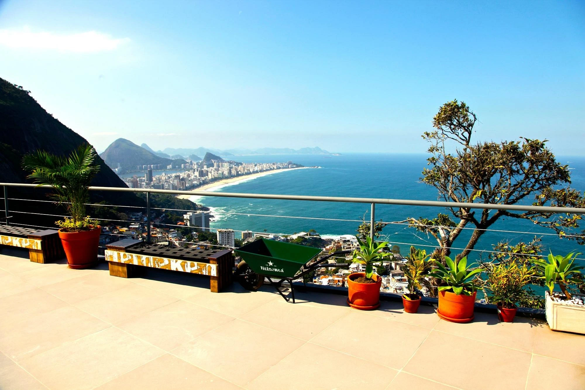 Feijoada & Samba in Vidigal - View of Dois Irmãos – Bar da Laje