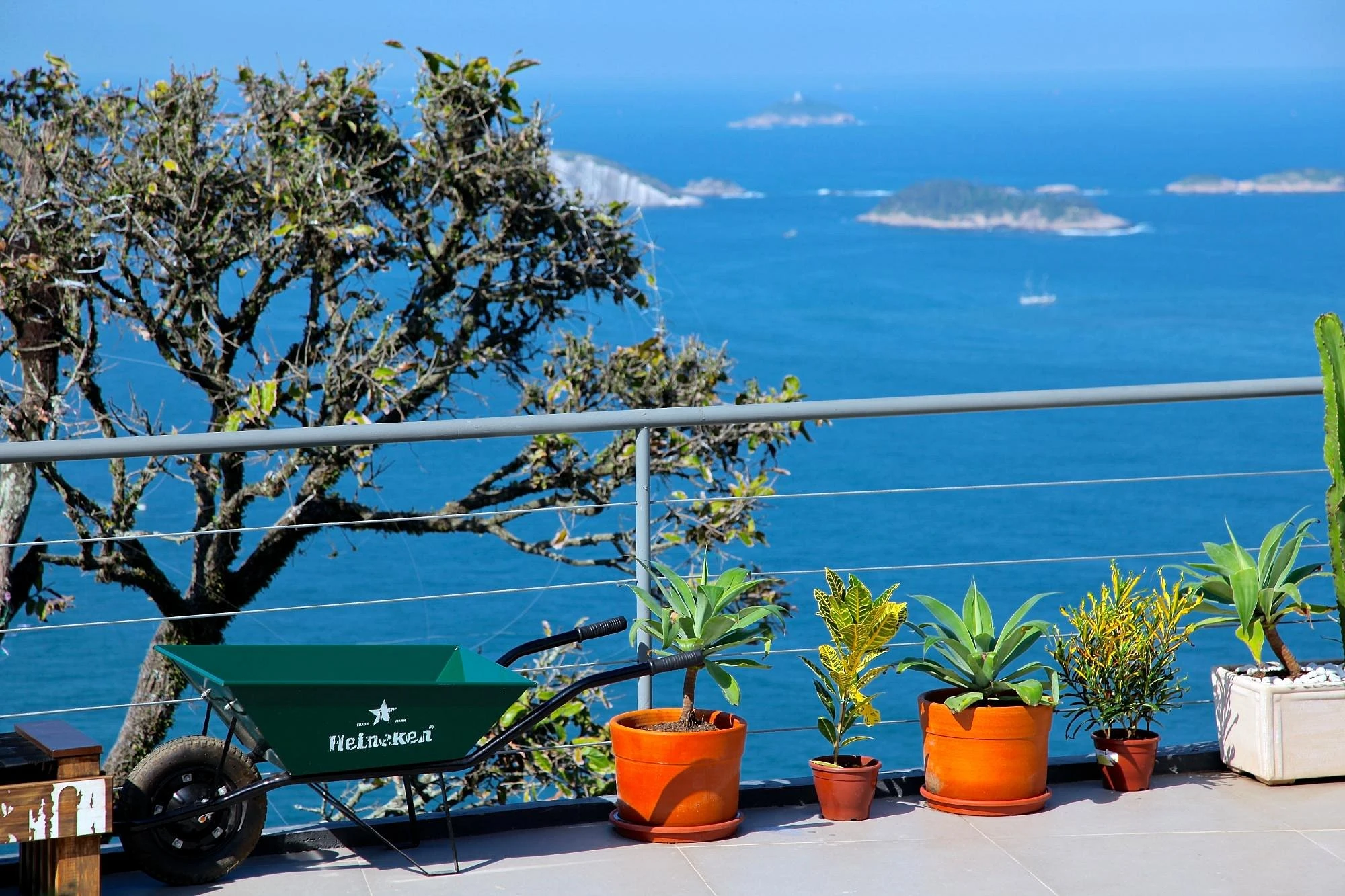 Feijoada & Samba no Vidigal - Vista dos Dois Irmãos