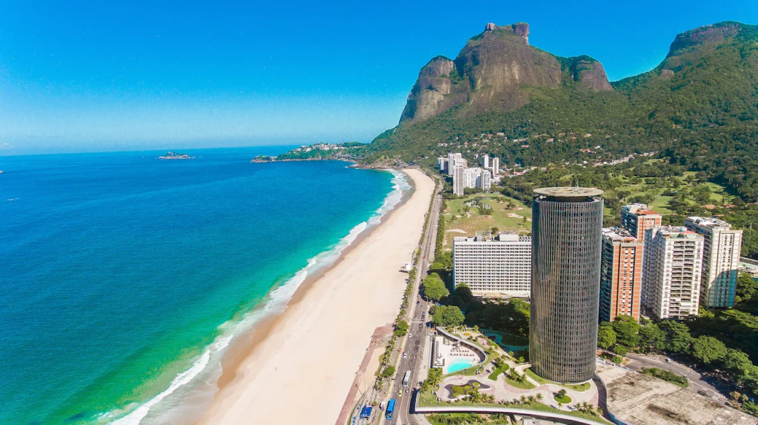 Niemeyer Icon - Rooftop Pool in São Conrado