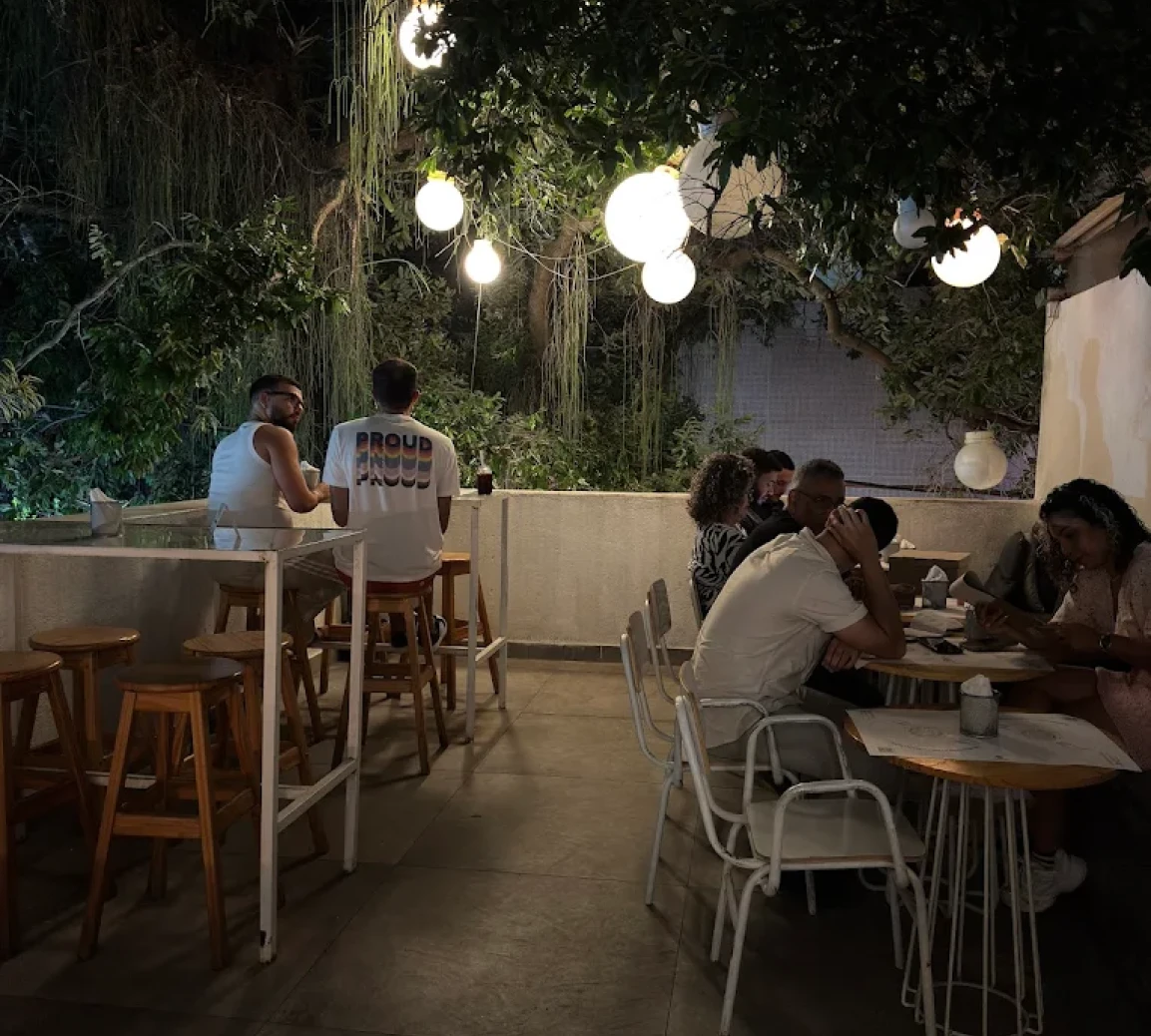 Artisanal Pizzas - Rooftop & Cocktails