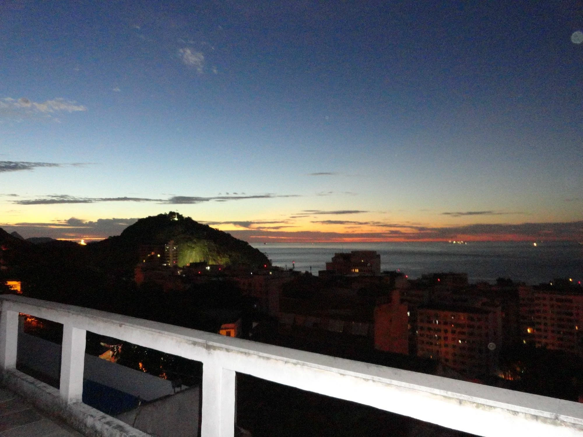 Sunset no Morro da Babilônia - Churrasco & Vibe Autêntica