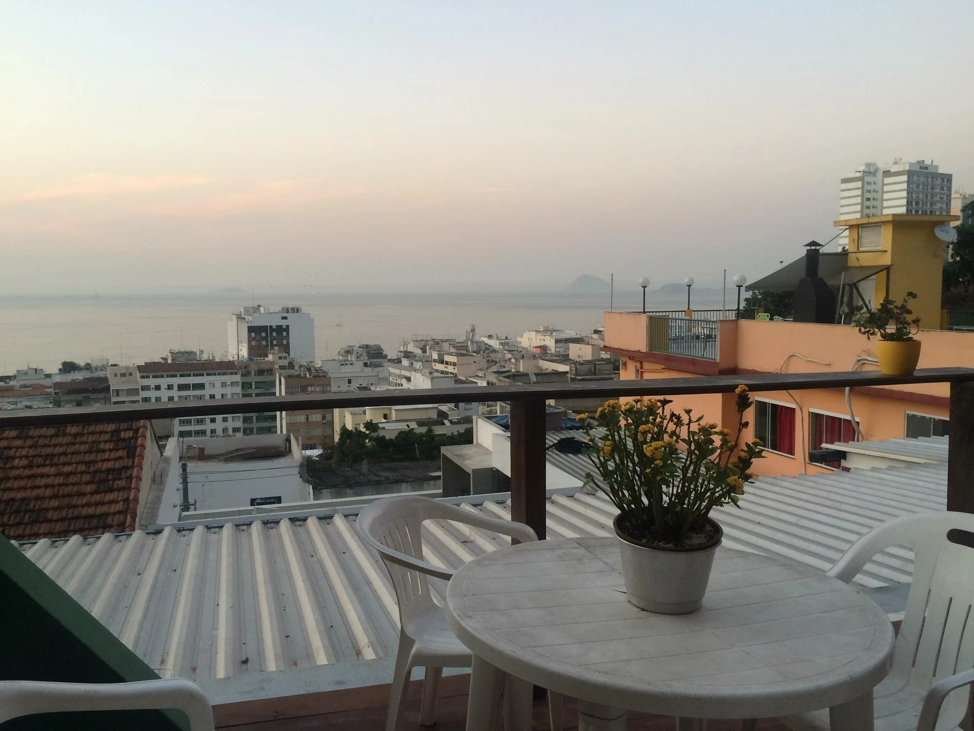 Sunset no Morro da Babilônia - Churrasco & Vibe Autêntica