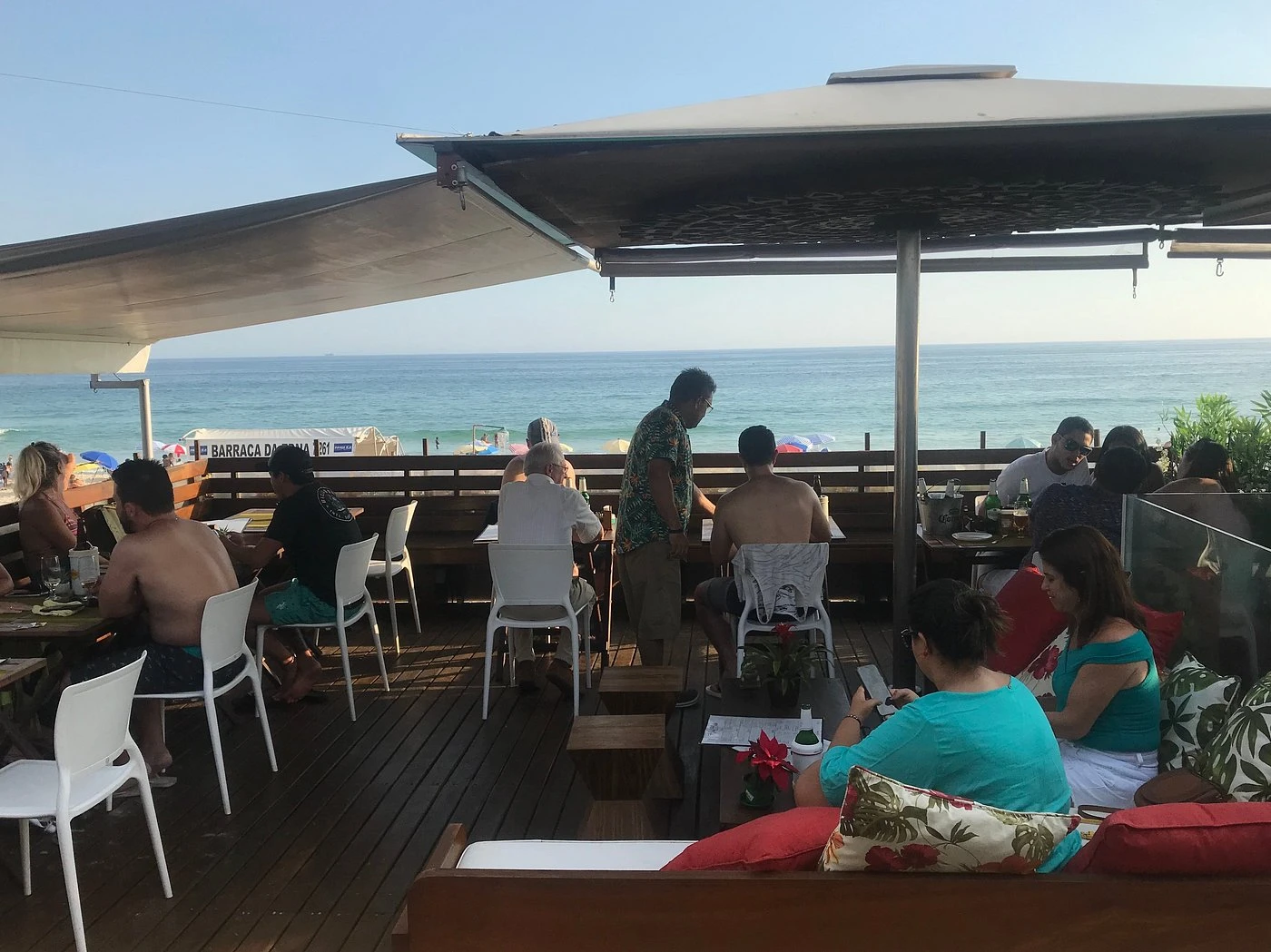 Vibe Havaiana na Barra - Poke & Deck Lounge