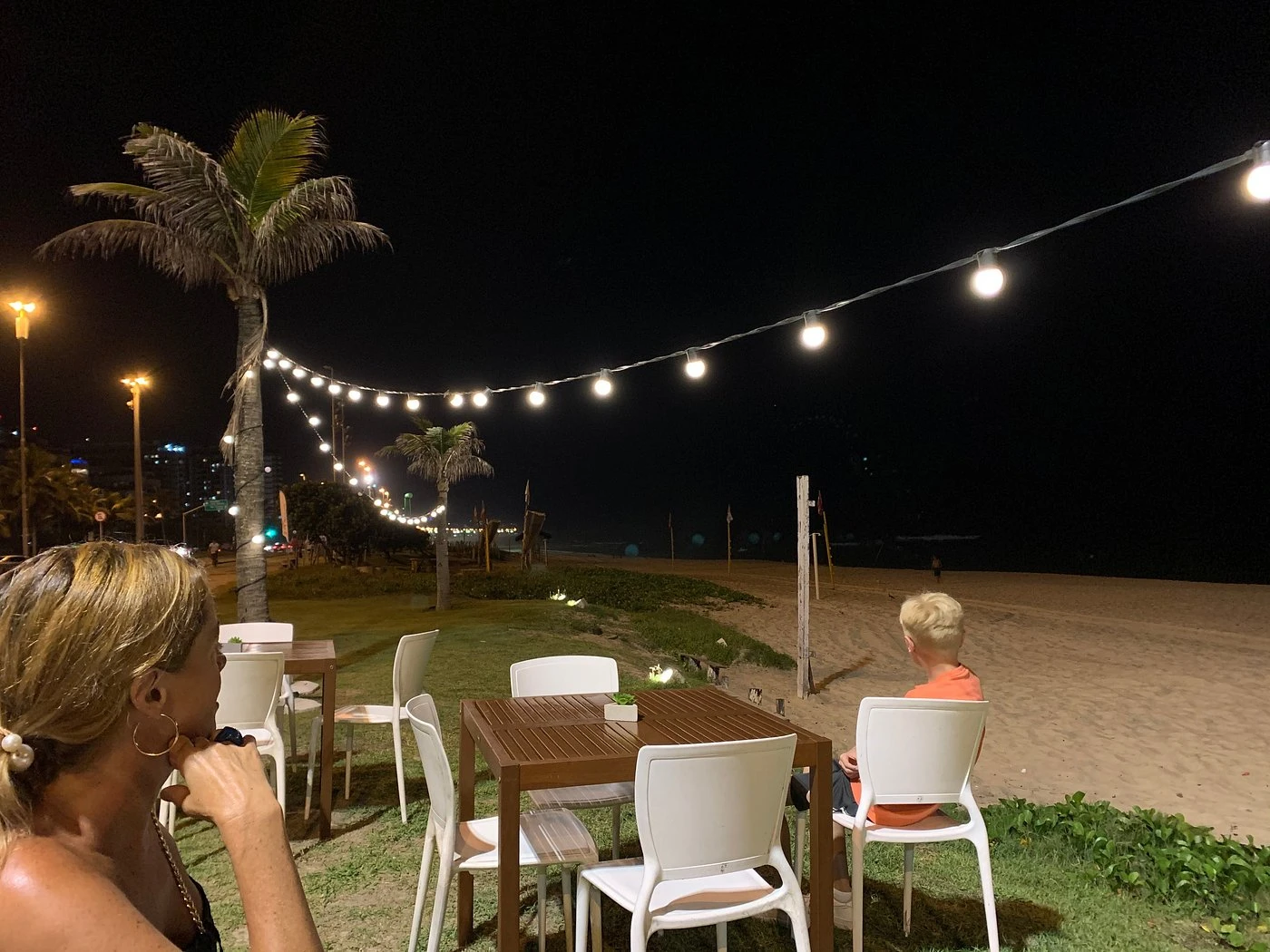 Vibe Havaiana na Barra - Poke & Deck Lounge