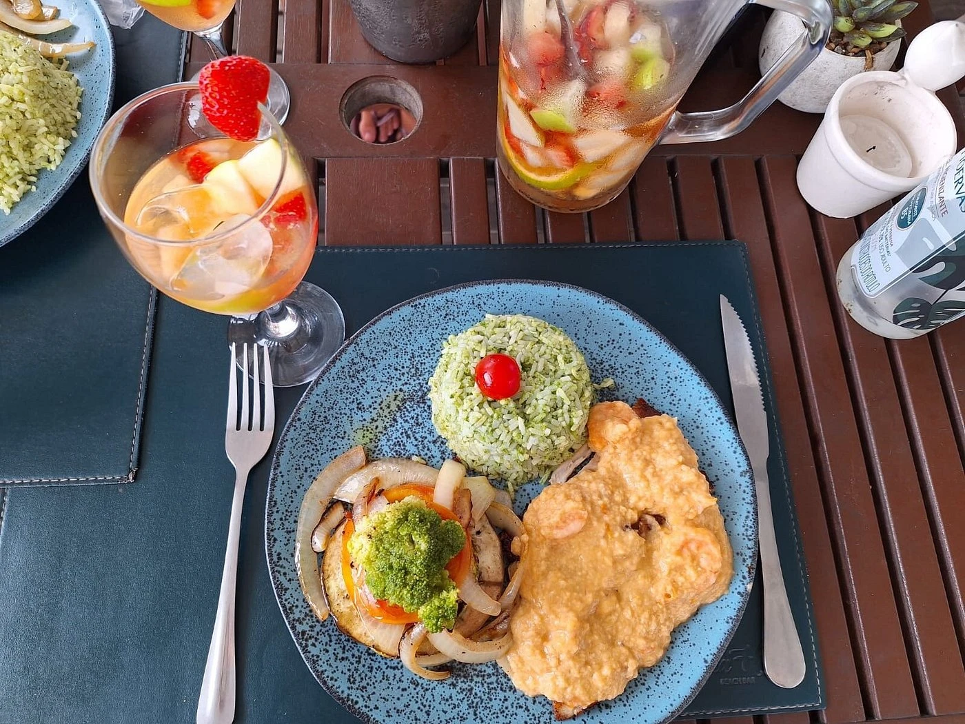 Vibe Havaiana na Barra - Poke & Deck Lounge