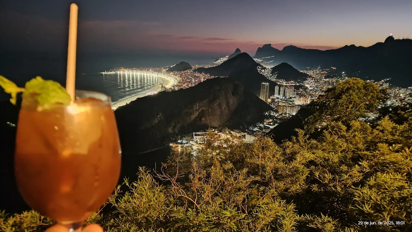 Beach Club na Praia Vermelha - Cocktails & Pão de Açúcar
