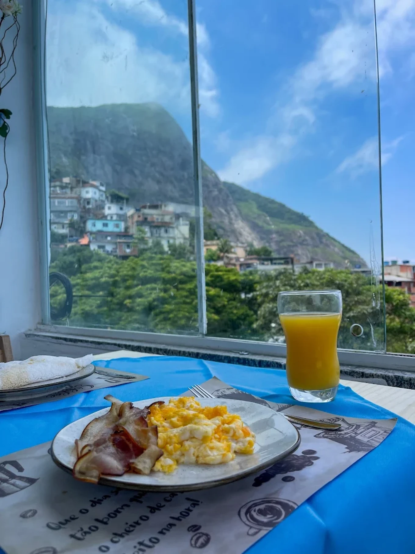 Brunch no Vidigal - Vista dos Dois Irmãos