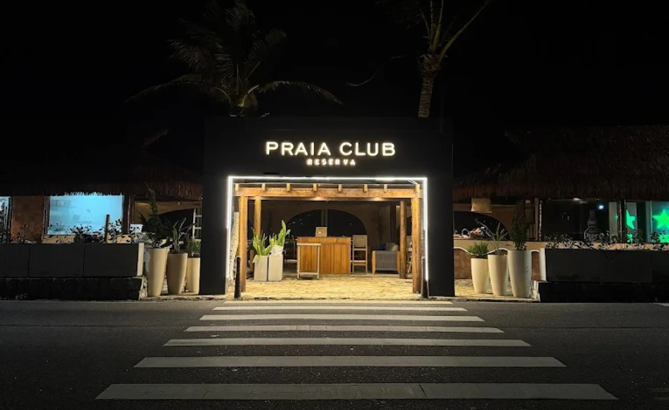 Boho Chic Beach Club - VIP Lounger in Barra