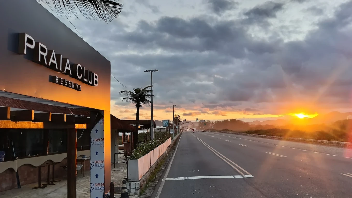 Beach Club Boho Chic - Espreguiçadeira VIP na Barra