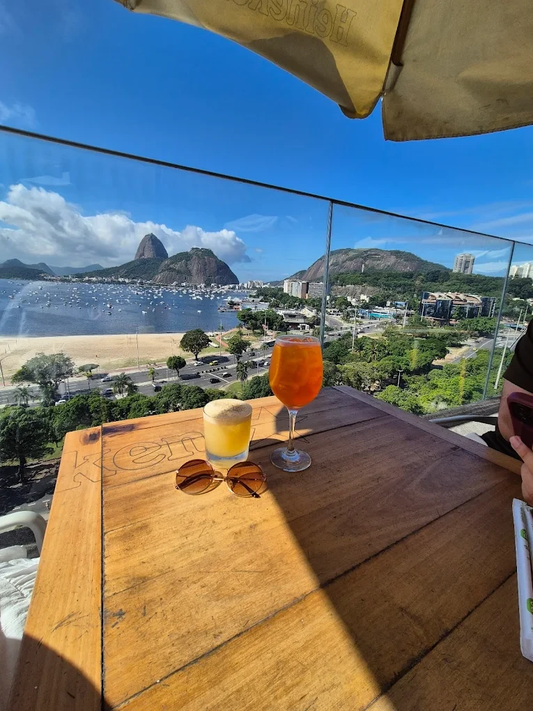 Cervejas Artesanais - Terraço com Vista da Praia
