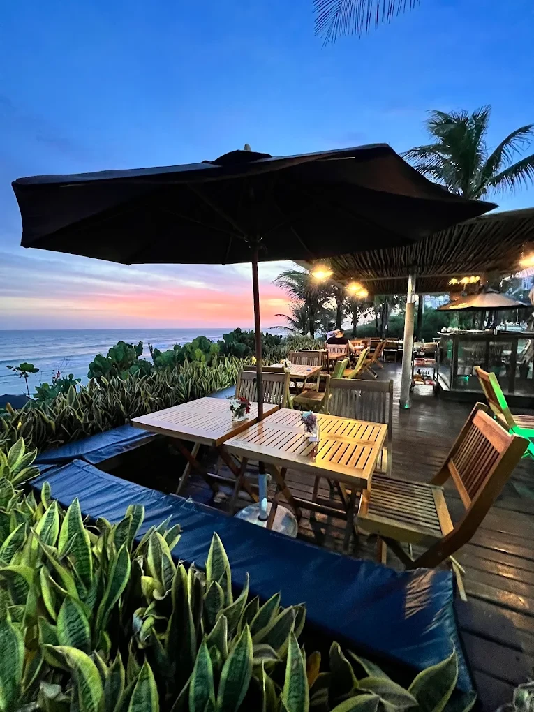 Beach Club Exclusivo - Espreguiçadeira VIP na Barra