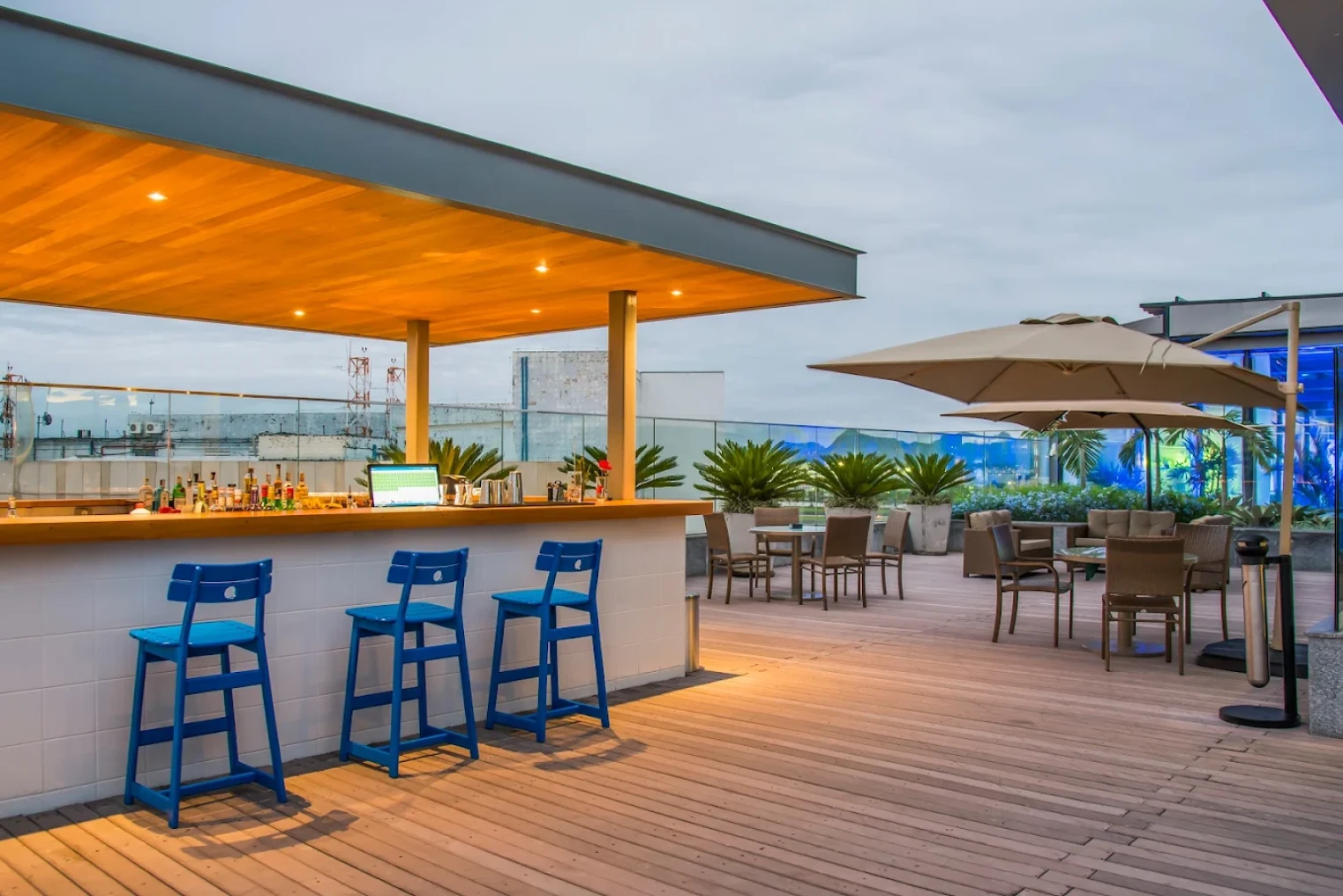 Iconic Triple View - Fresh Food & Pool – Orla 21